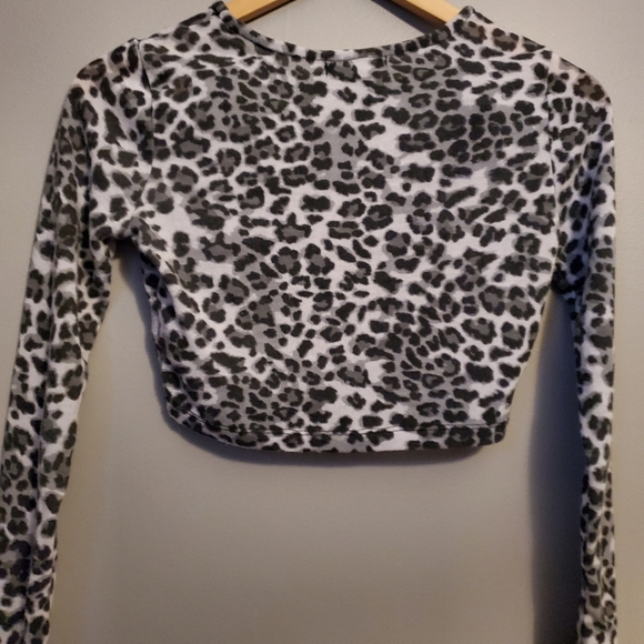 SWS Collection Grey Animal Print Crop Top - Size S - Picture 5 of 5